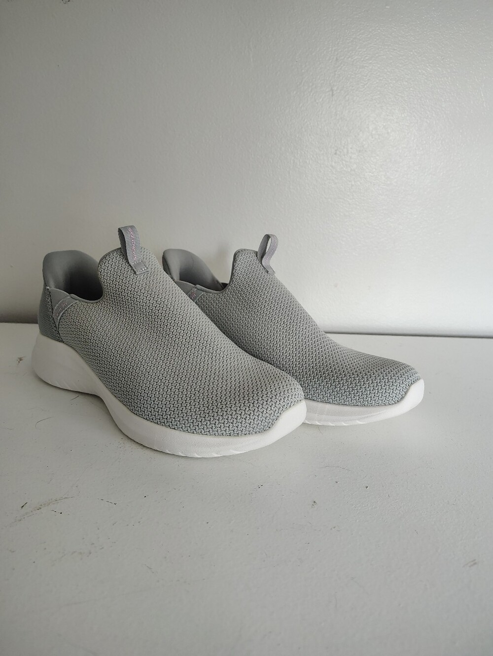 Skechers Womens 8 Hands Free Swift Fit Slip On Sneakers Gray Memory Foam NEW